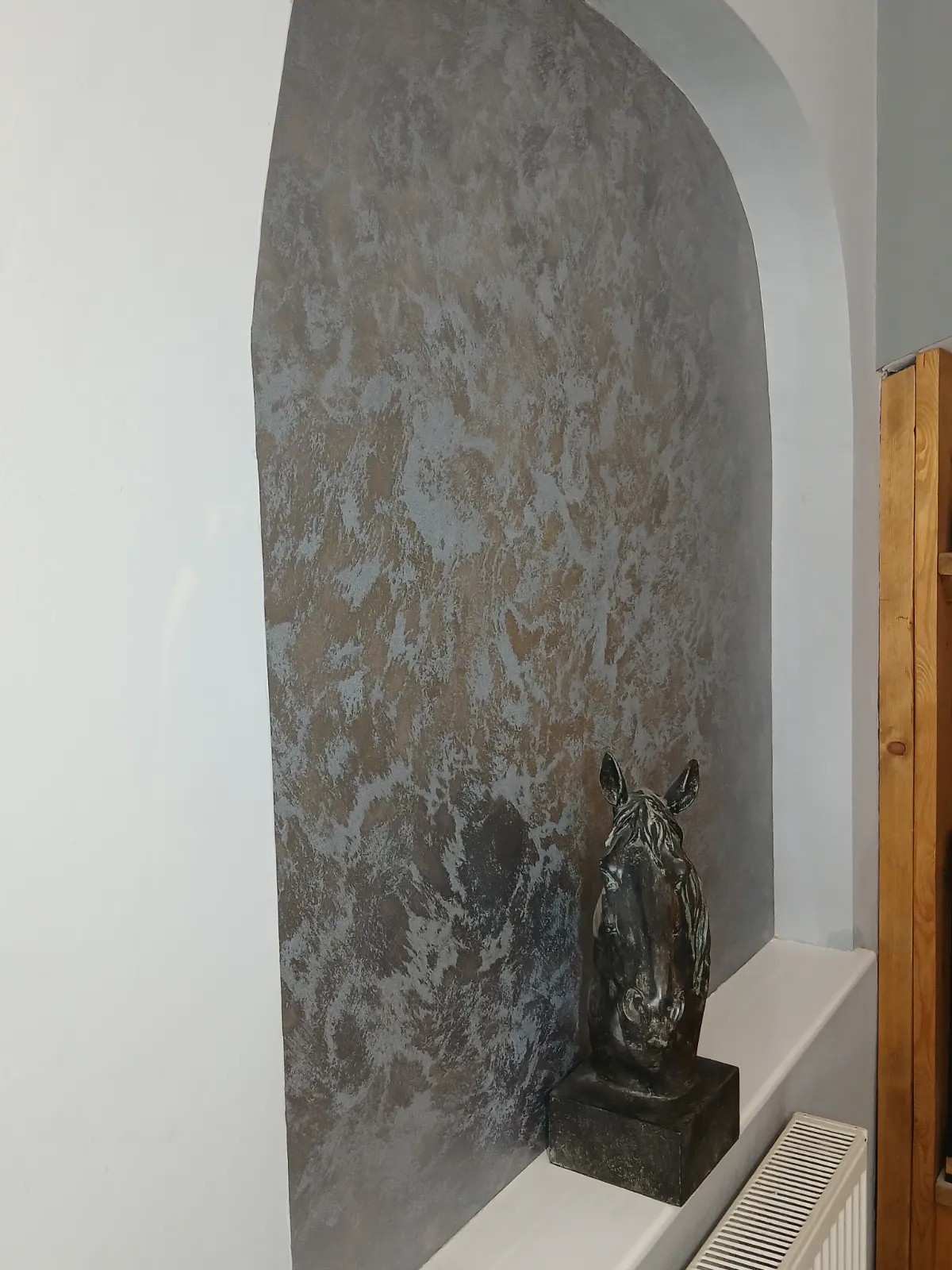 Lounge feature wall, Sharki Silver